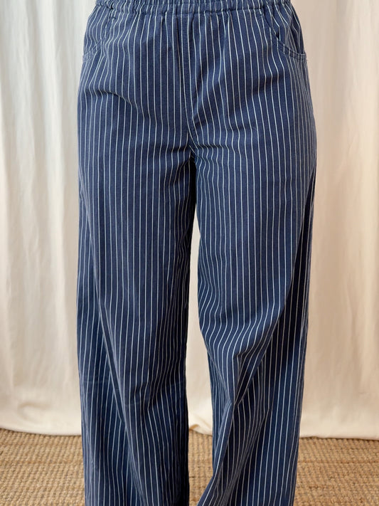 Wide leg trousers in pinstriped blue