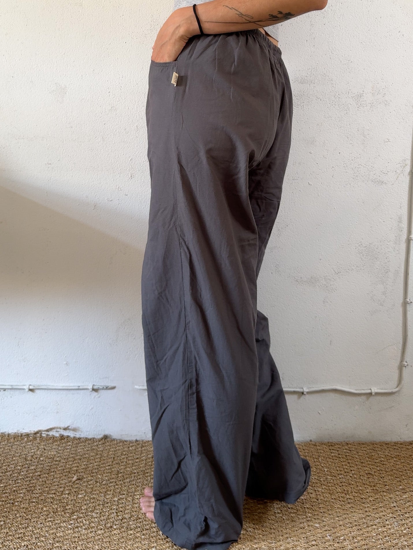 Drawstring trousers in dark grey plain