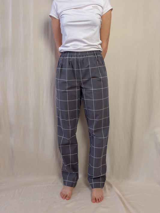 straight trousers in dark grey with white checks