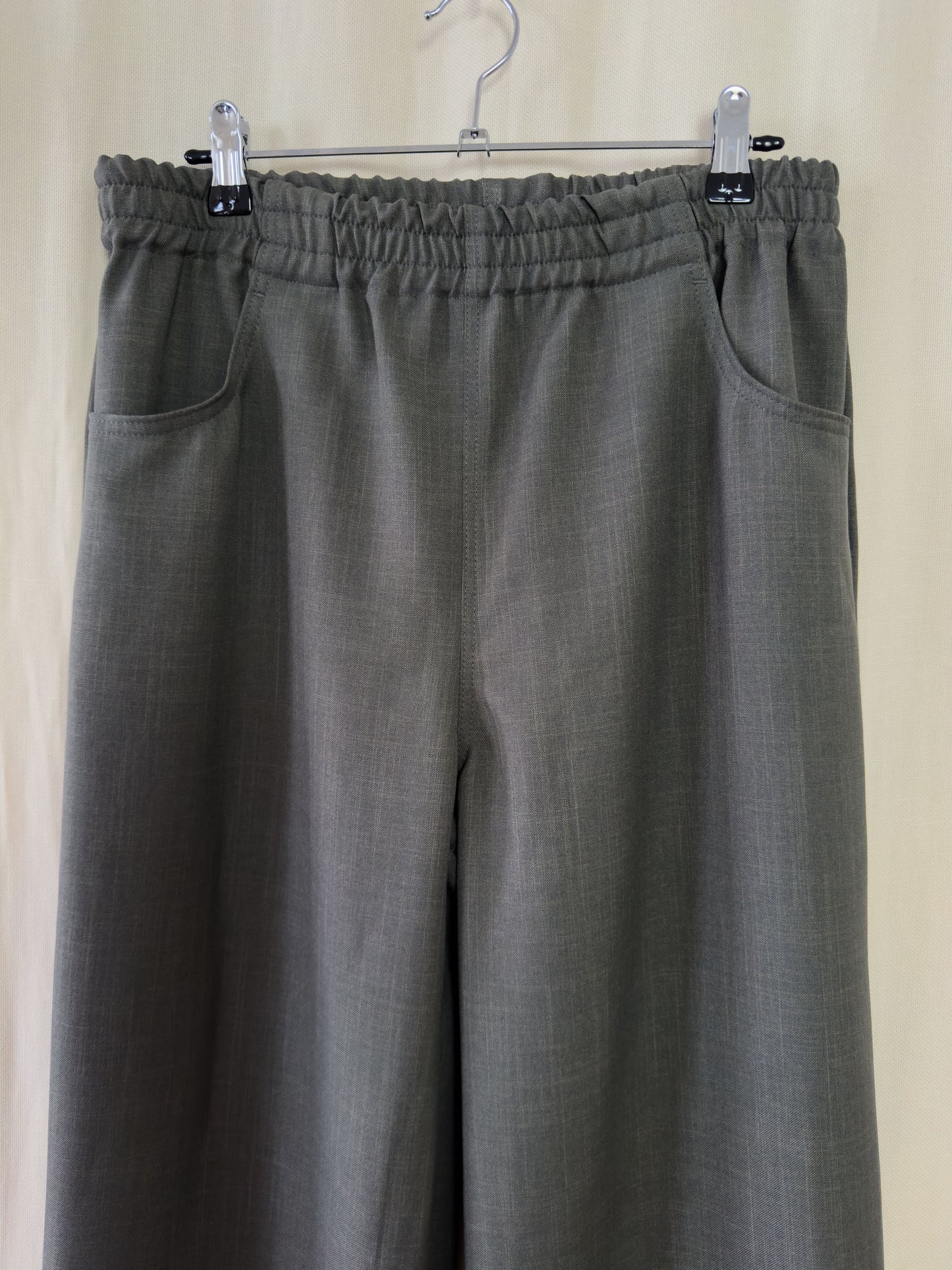 Wide leg trousers in grey