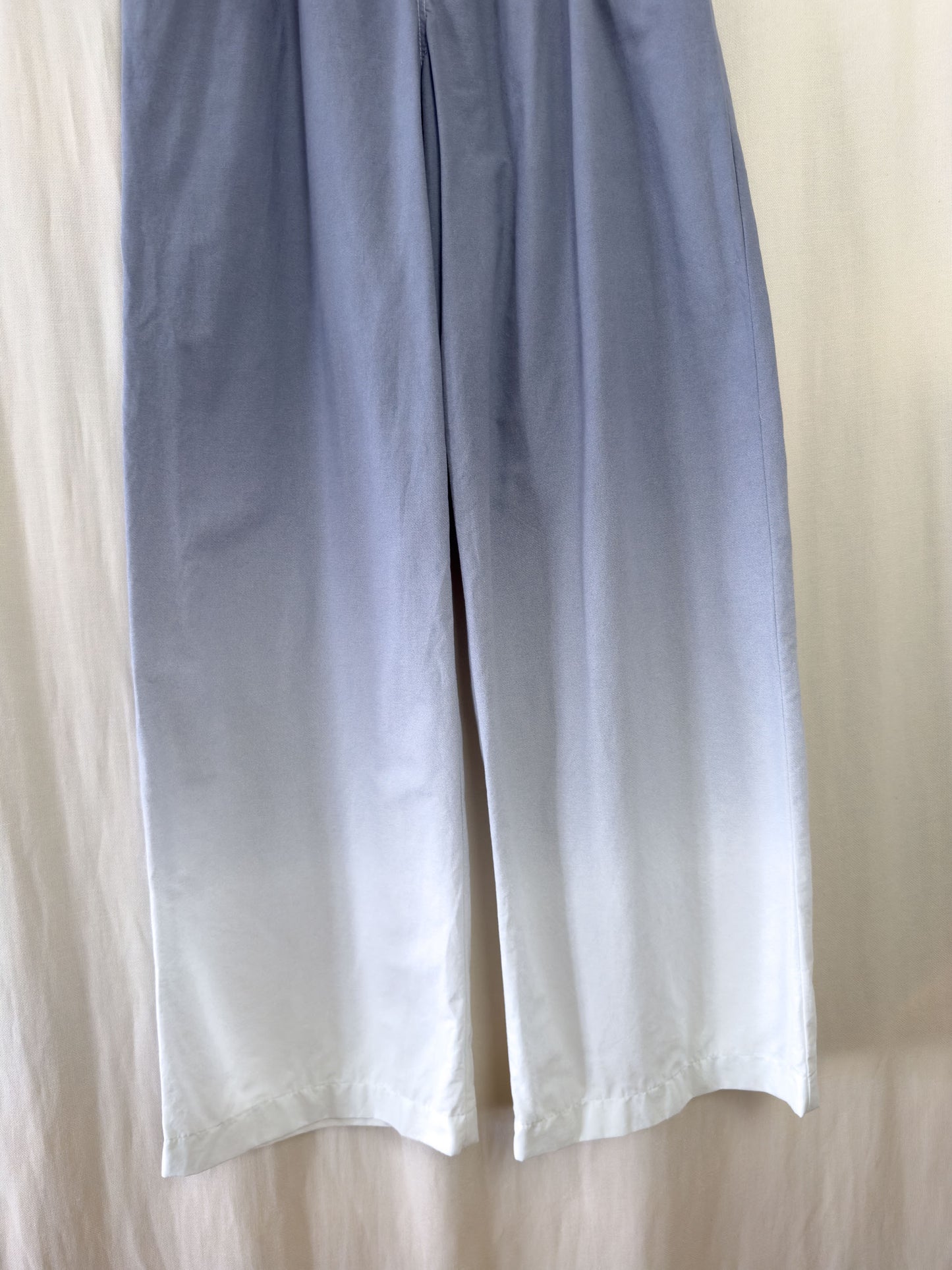 Wide leg trousers in gradient grey to white