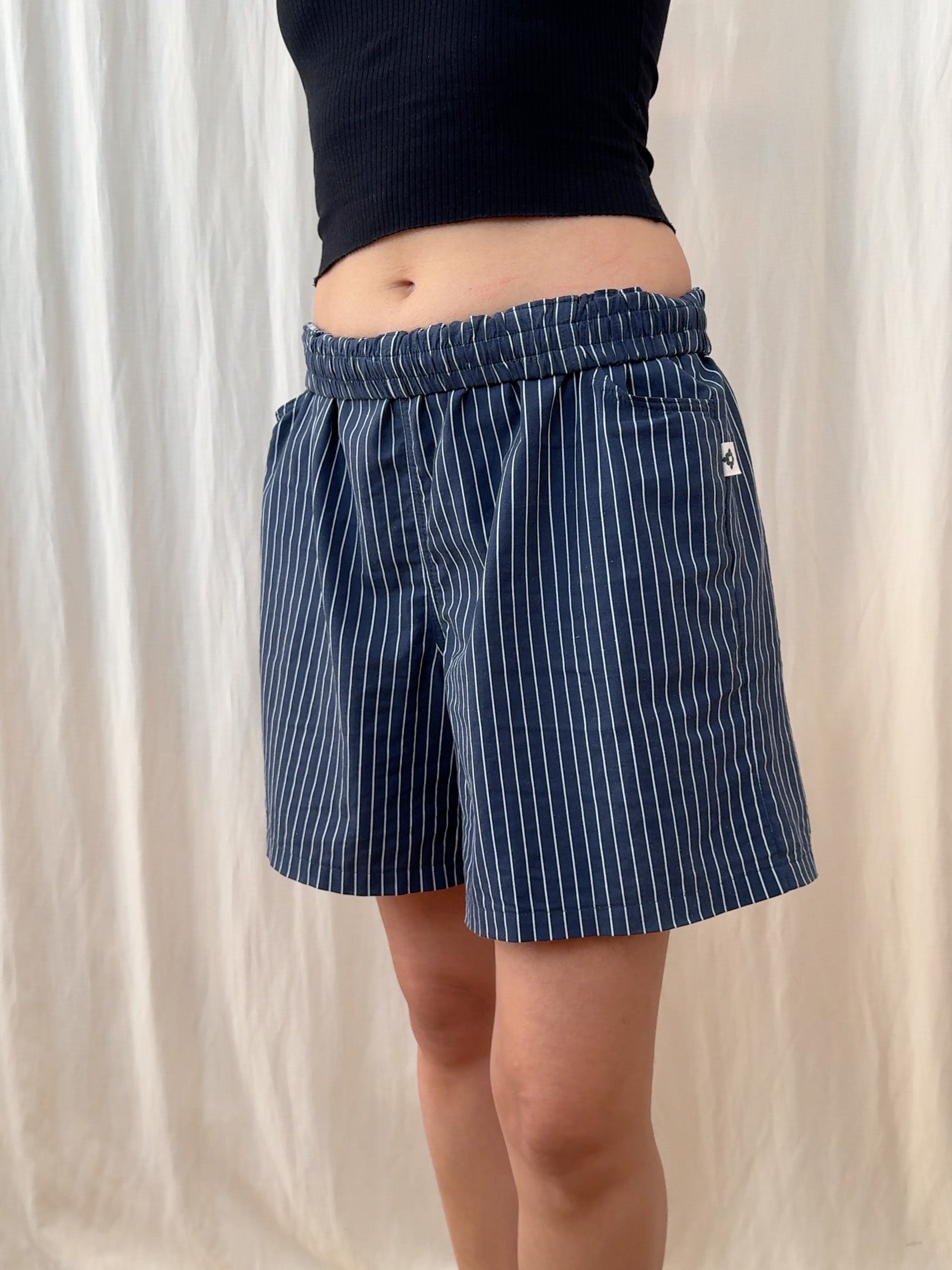 Shorts in pinstriped dark blue
