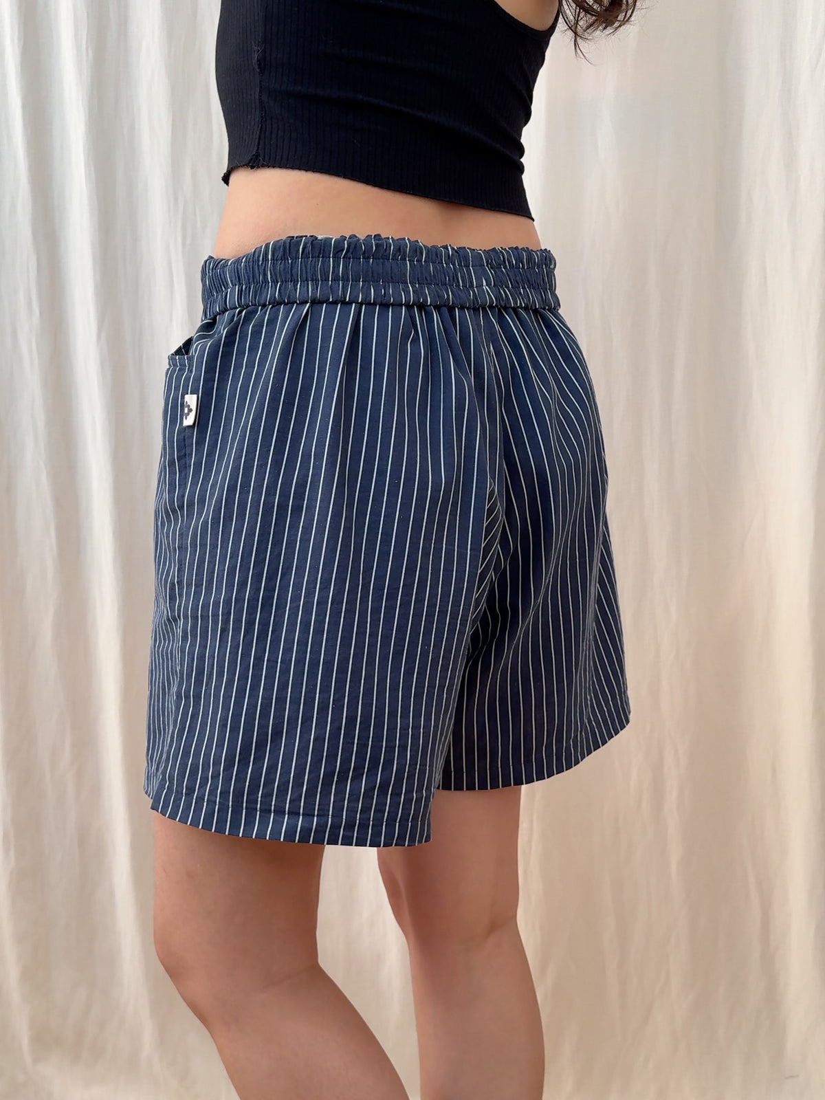 Shorts in pinstriped dark blue