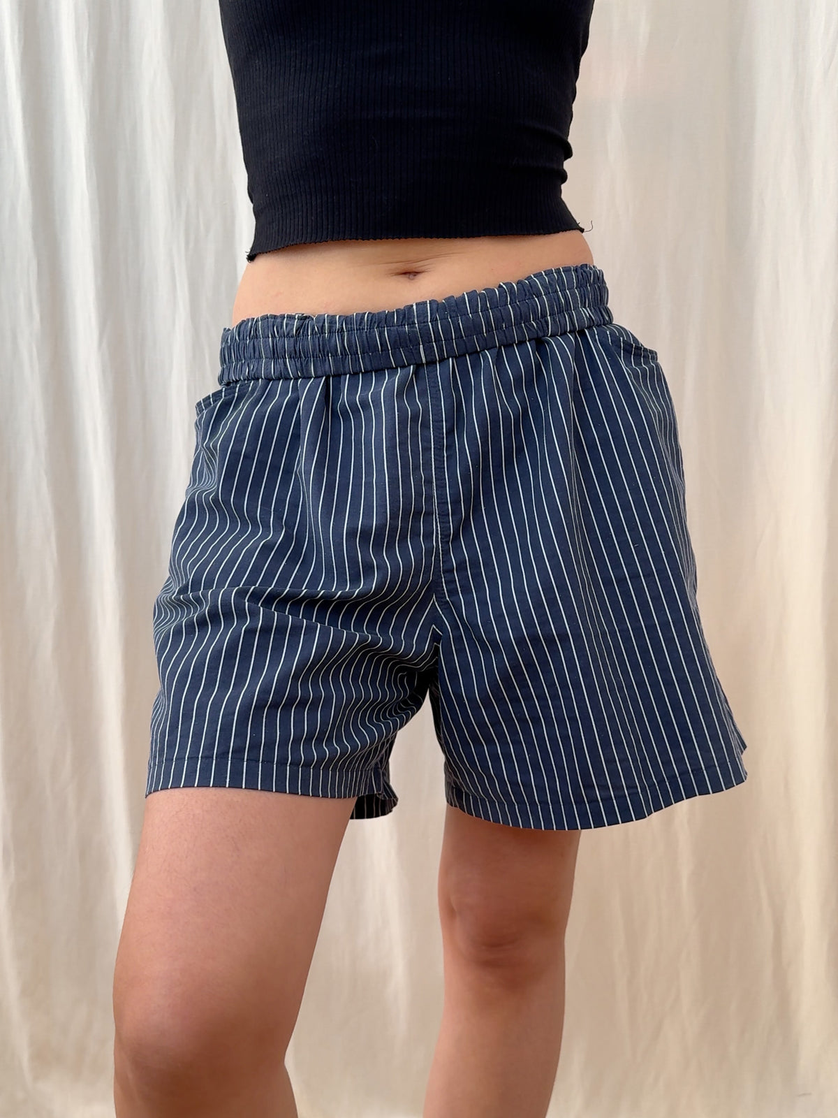 Shorts in pinstriped dark blue