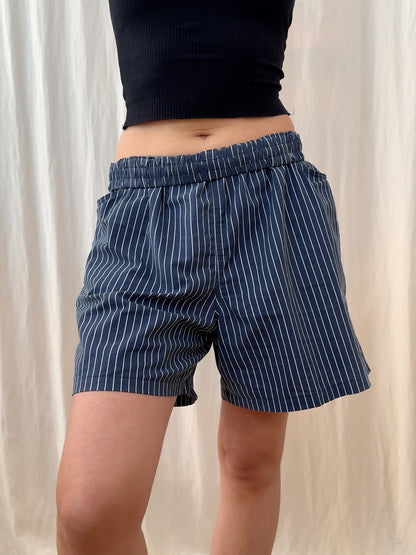Shorts in pinstriped dark blue