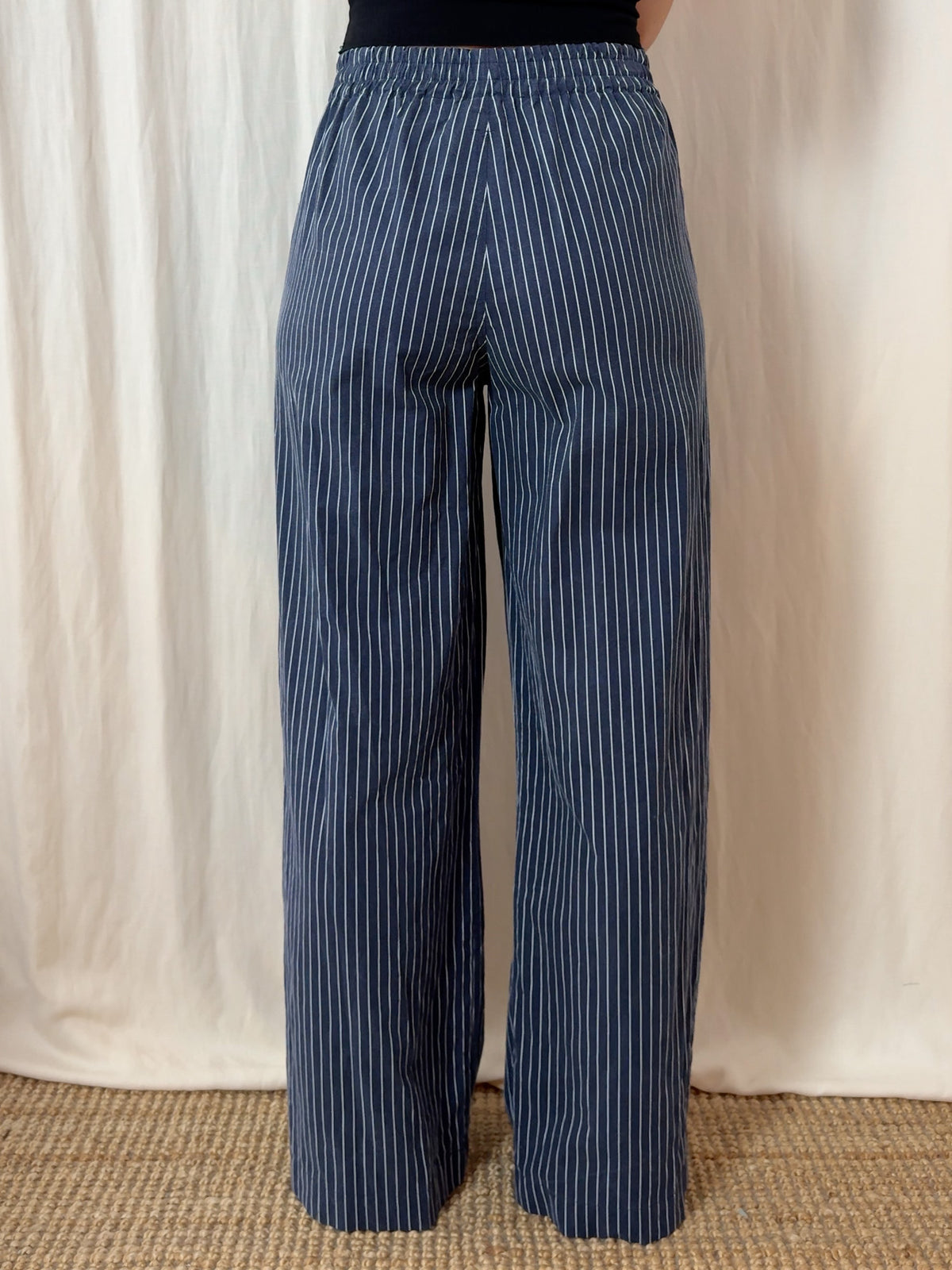 Wide leg trousers in pinstriped blue