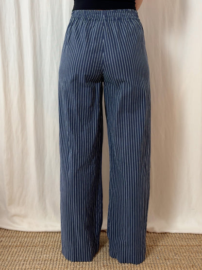 Wide leg trousers in pinstriped blue