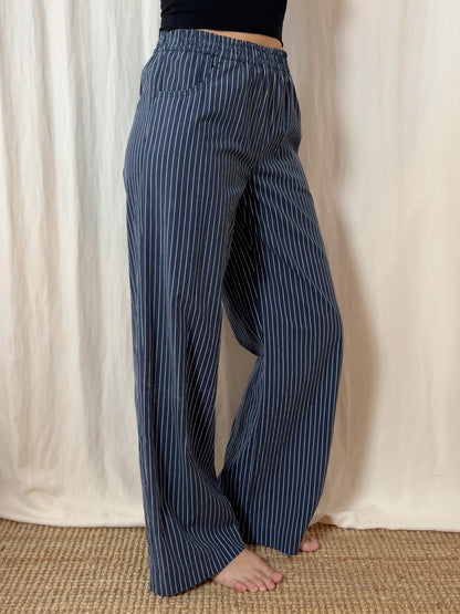 Wide leg trousers in pinstriped blue