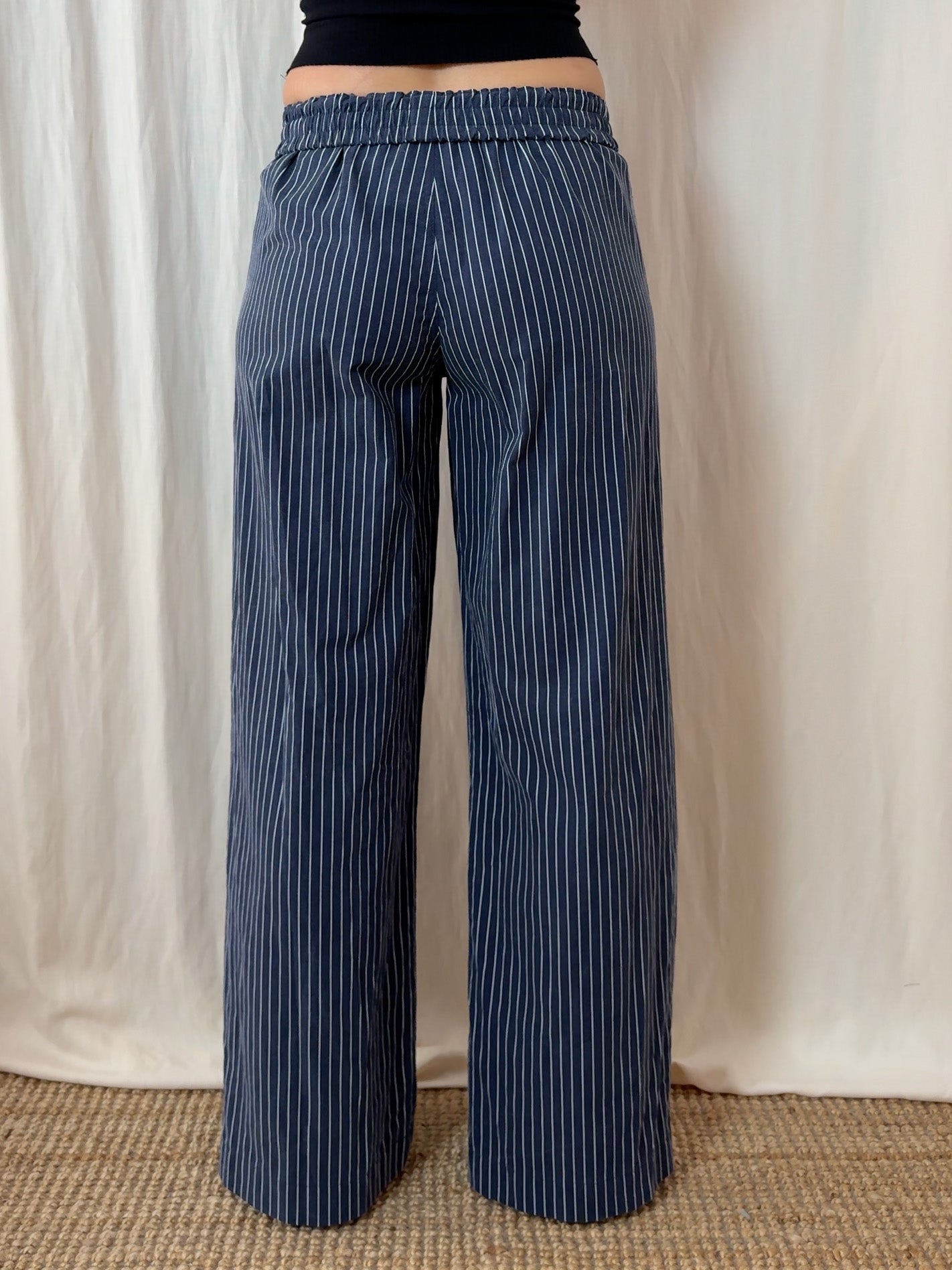 Wide leg trousers in pinstriped blue