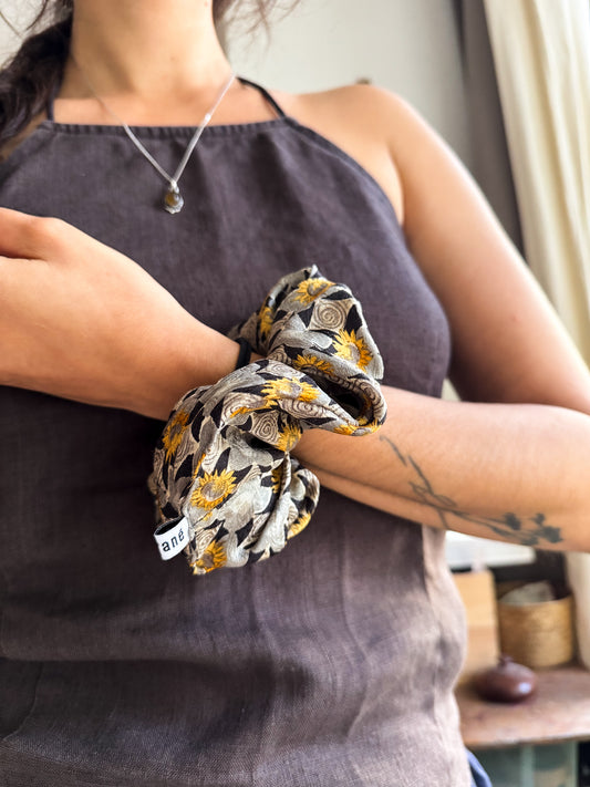 Scrunchie - grey with yellow flowers