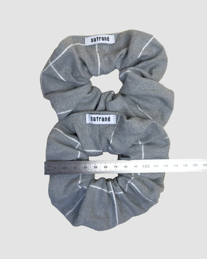 Scrunchie - grey checks