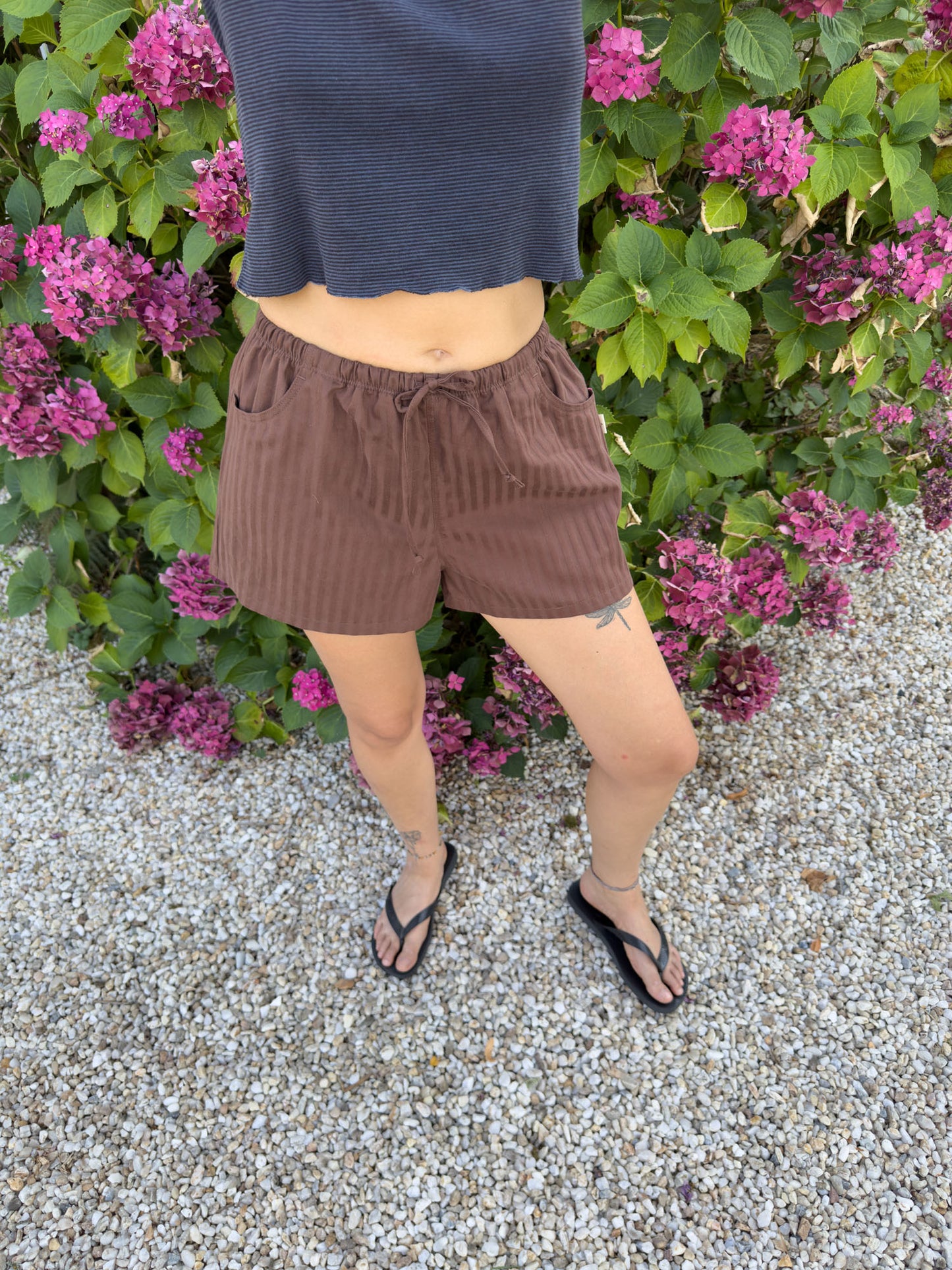 Drawstring shorts in brown stripes short length