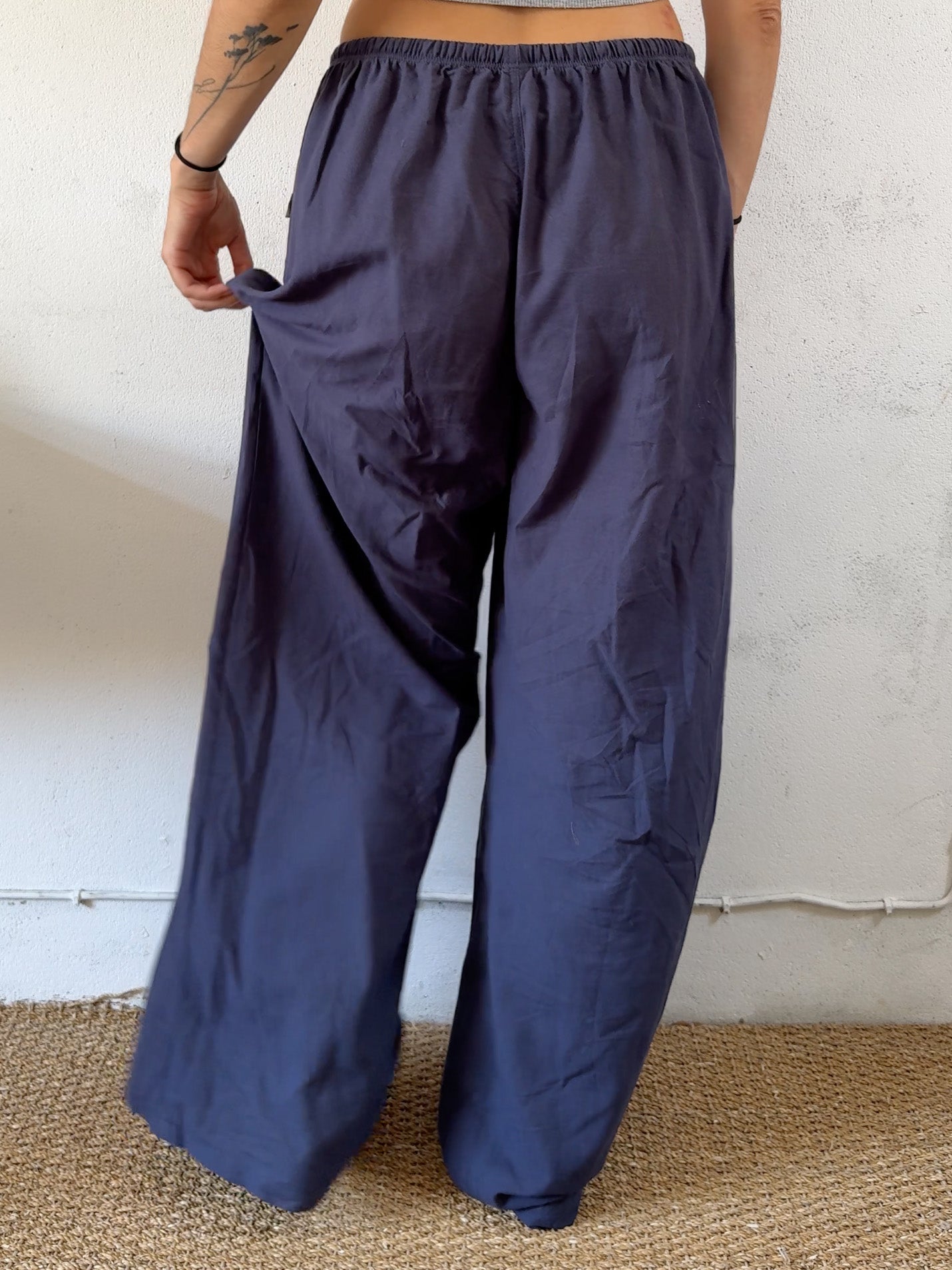 Drawstring trousers in dark blue plain