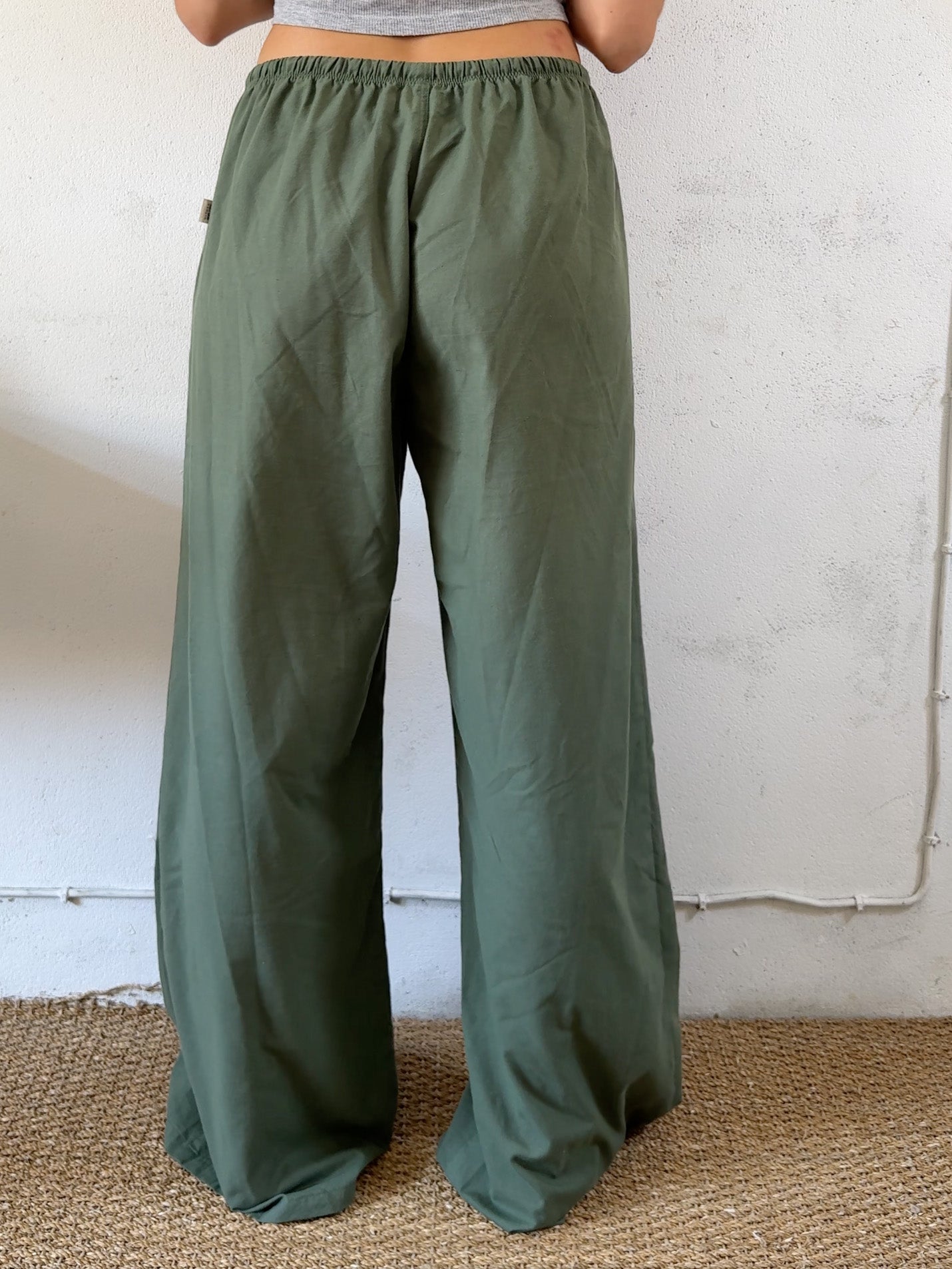 Drawstring trousers in dark green plain