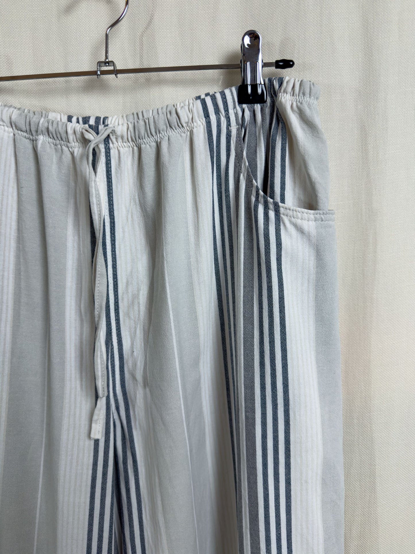Drawstring trousers in beige stripes