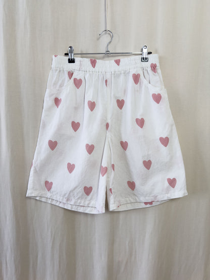 Shorts (long) in white cotton with pink hearts