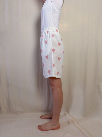 Shorts (long) in white cotton with pink hearts