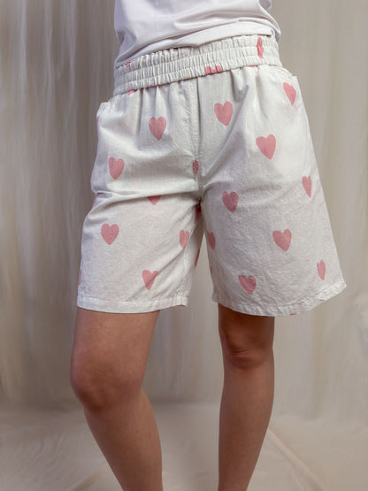 Shorts (long) in white cotton with pink hearts
