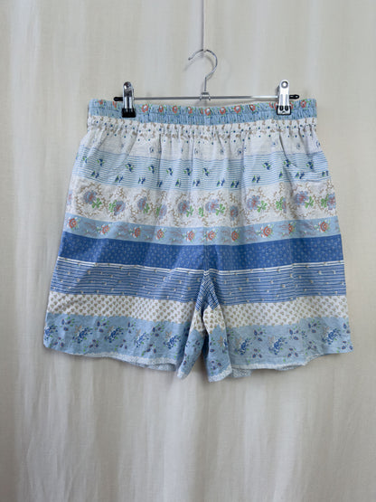 Shorts in white & blue cotton with vintage pattern