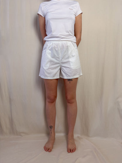 Shorts in white cotton with paisley pattern