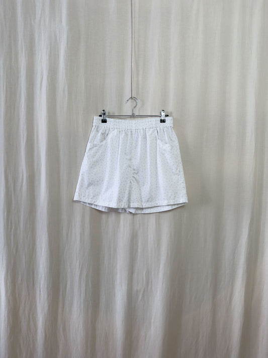 Shorts in white cotton with paisley pattern