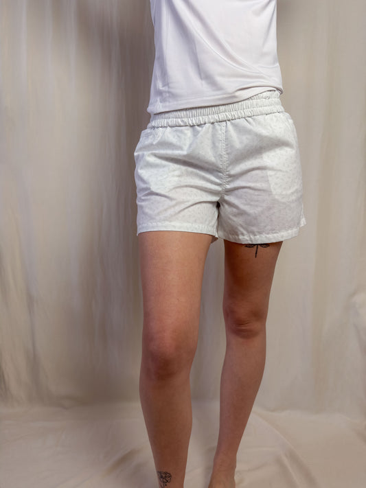 Shorts in white cotton with paisley pattern