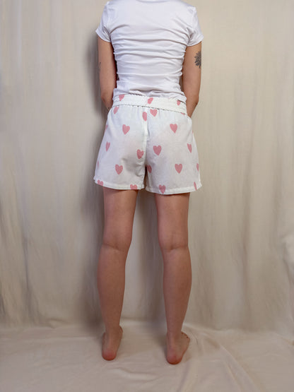 Shorts in white cotton with pink hearts