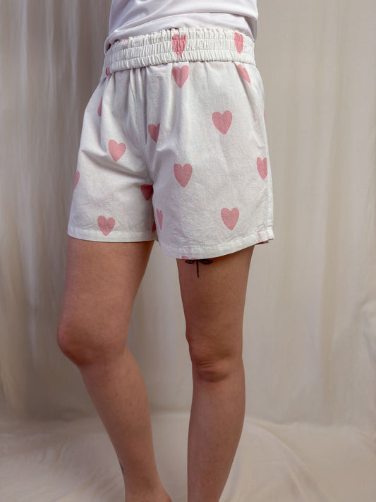 Shorts in white cotton with pink hearts