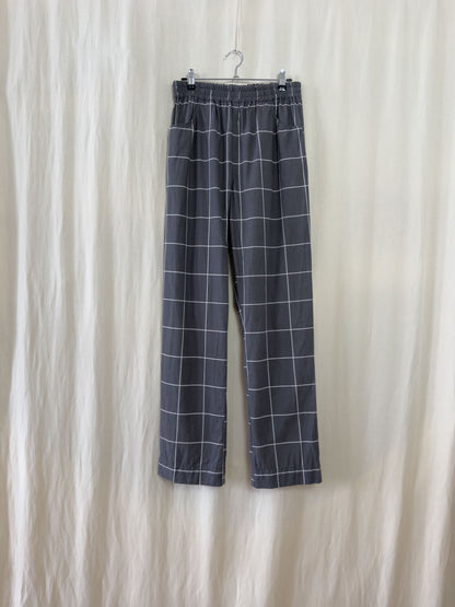 straight trousers in dark grey with white checks