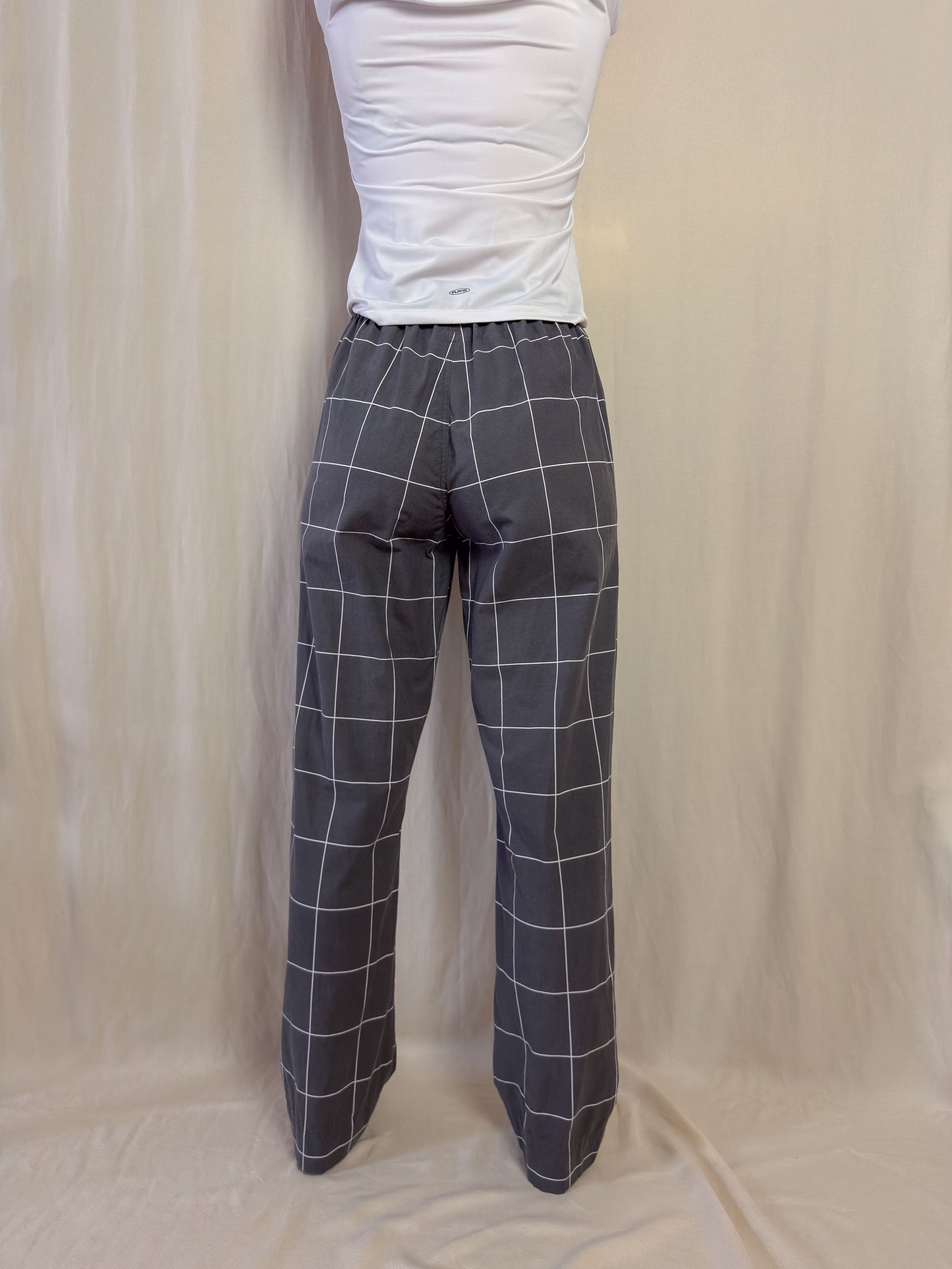 straight trousers in dark grey with white checks