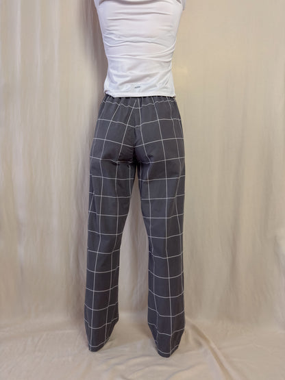 straight trousers in dark grey with white checks