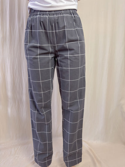 straight trousers in dark grey with white checks