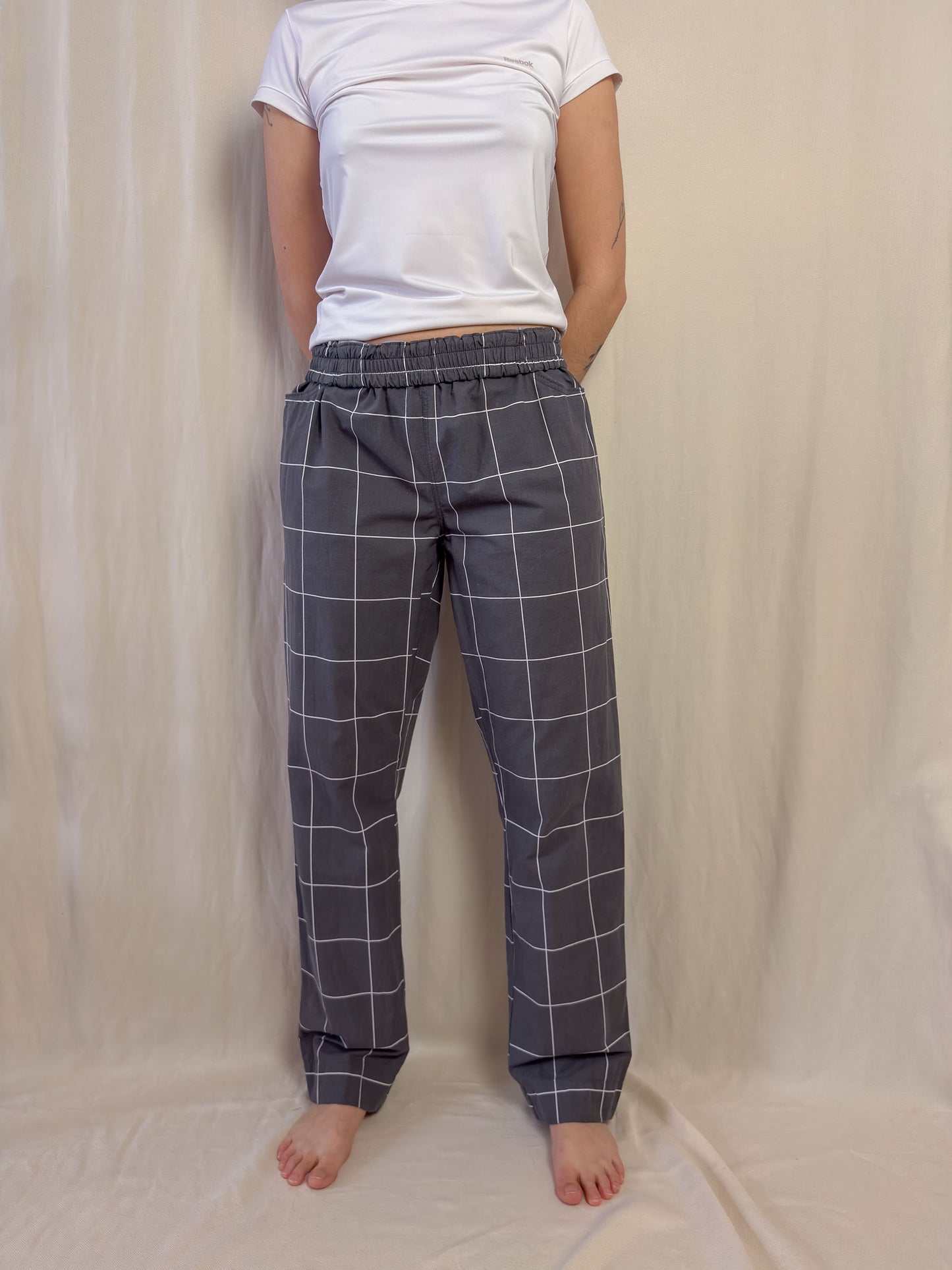straight trousers in dark grey with white checks