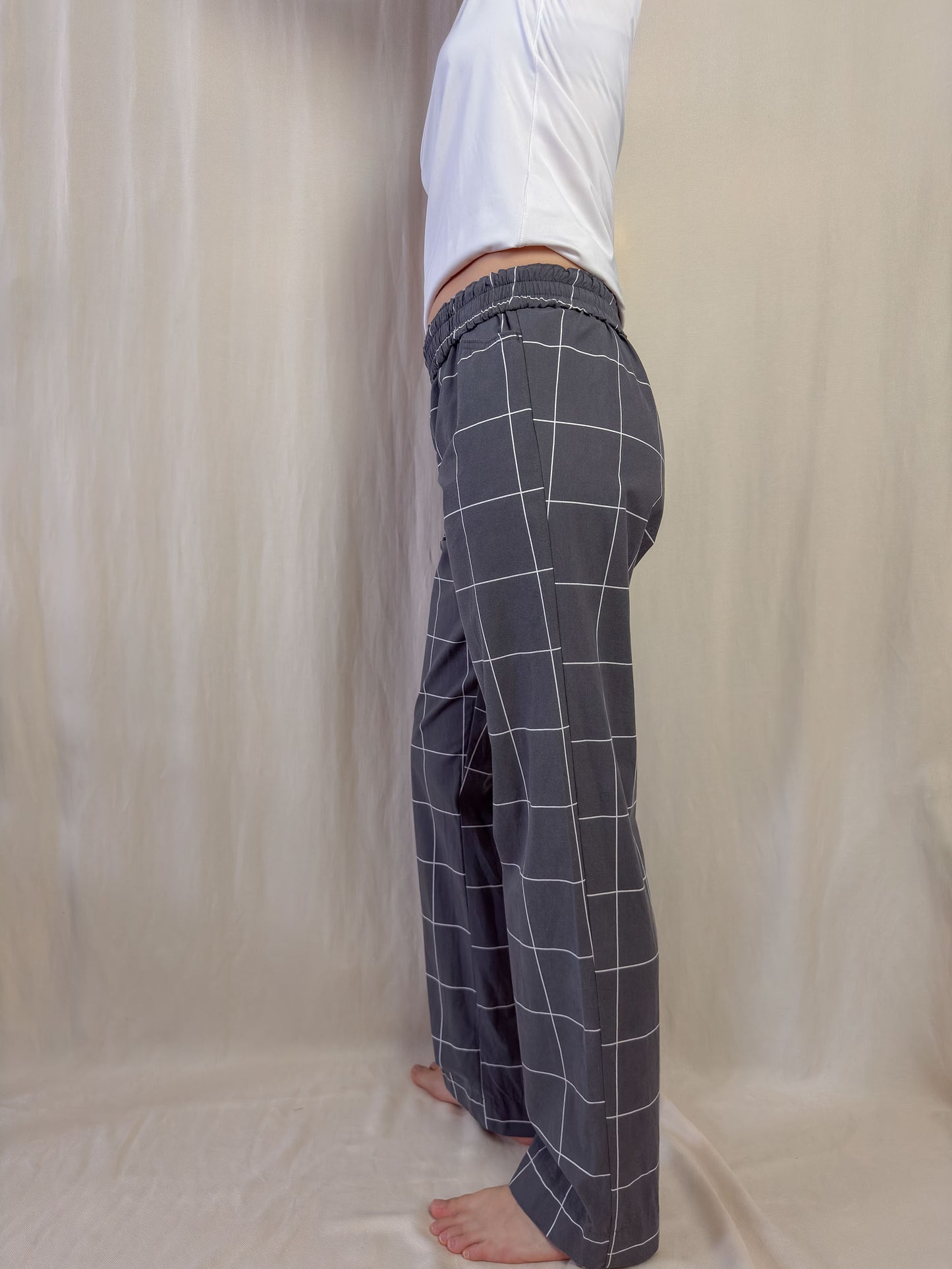 straight trousers in dark grey with white checks