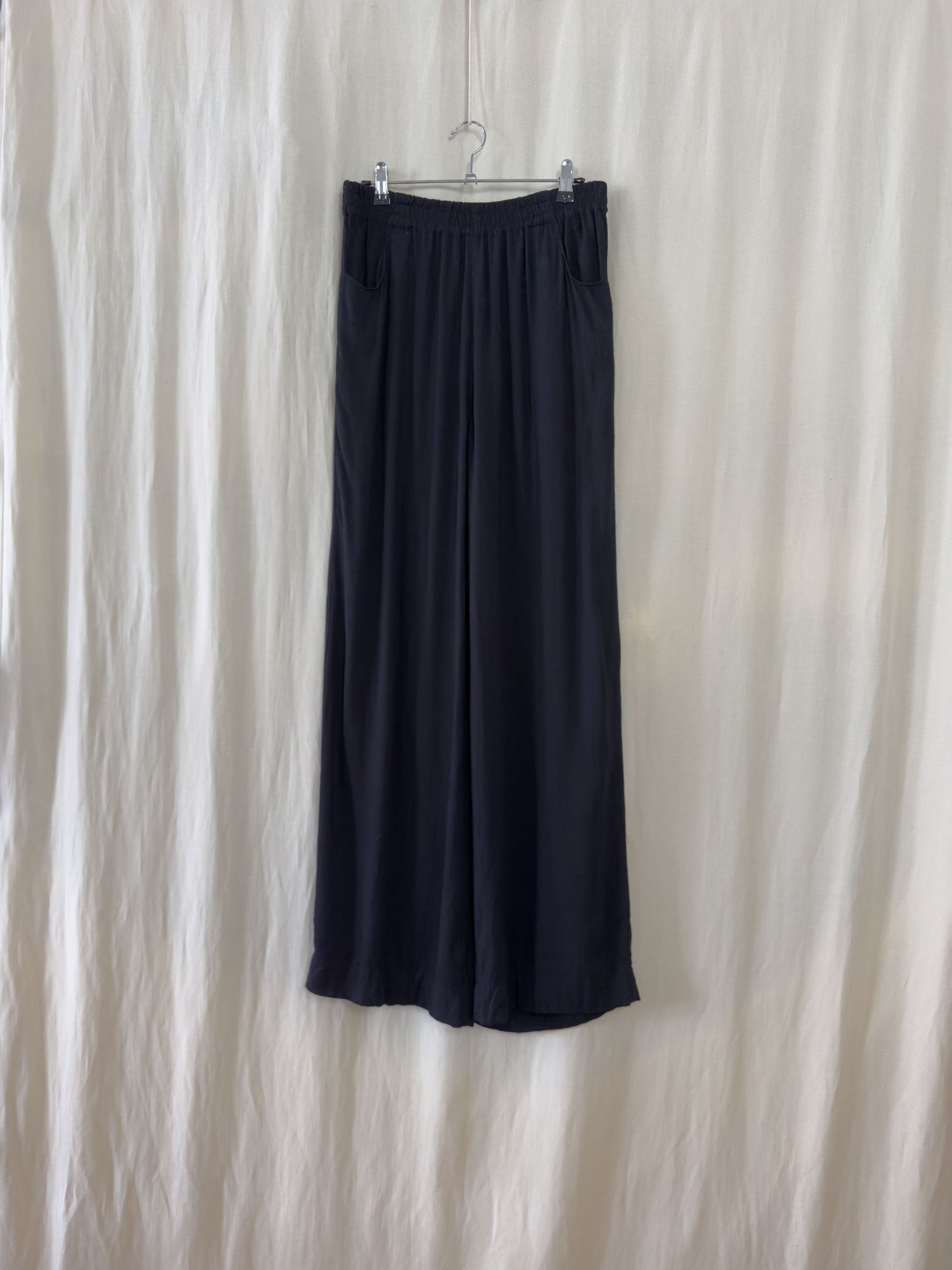 Wide leg trousers in black