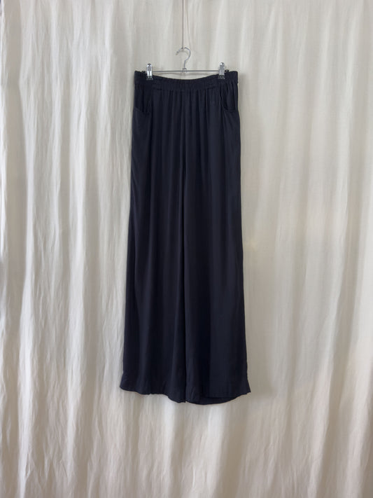 Wide leg trousers in black