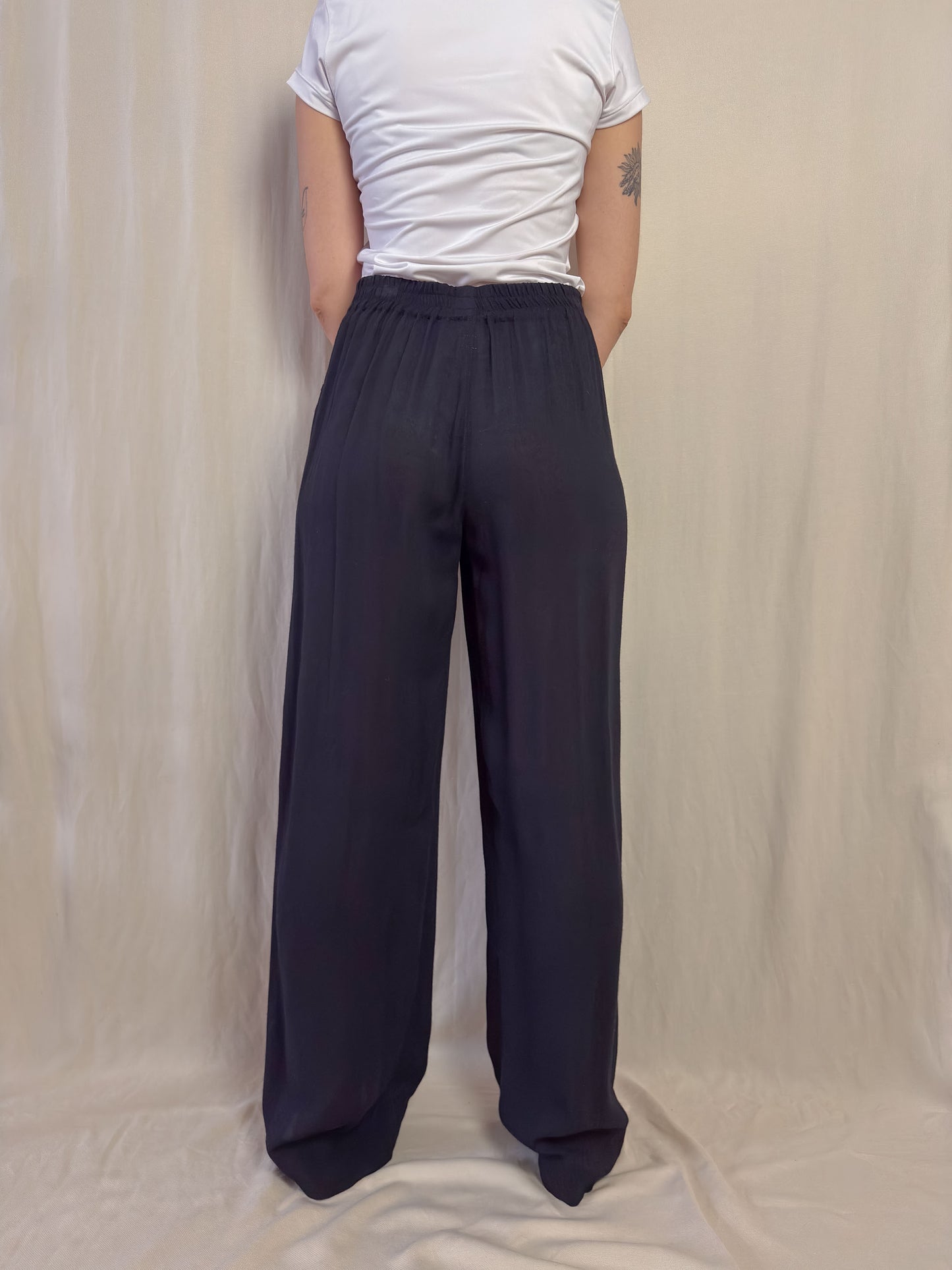 Wide leg trousers in black