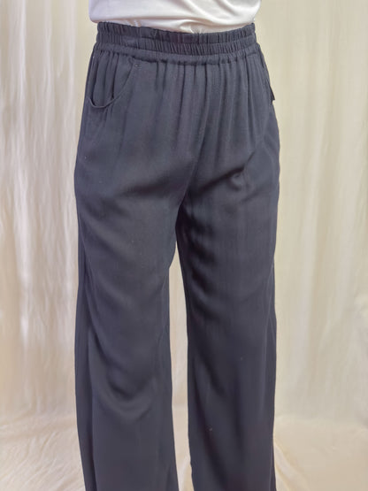 Wide leg trousers in black