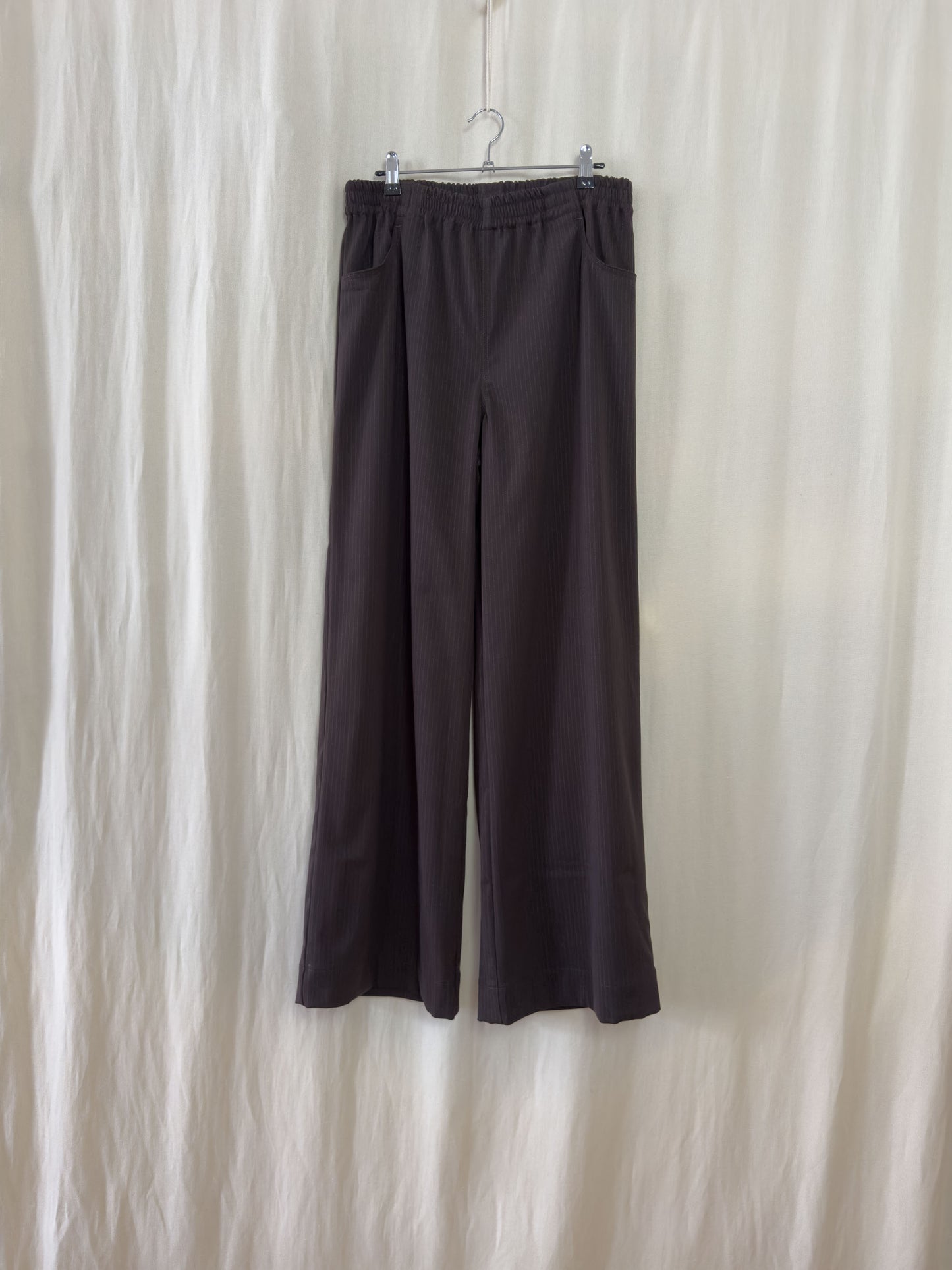 Wide leg trousers in brown pinstripe