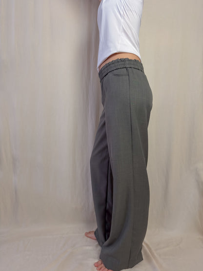 Wide leg trousers in grey
