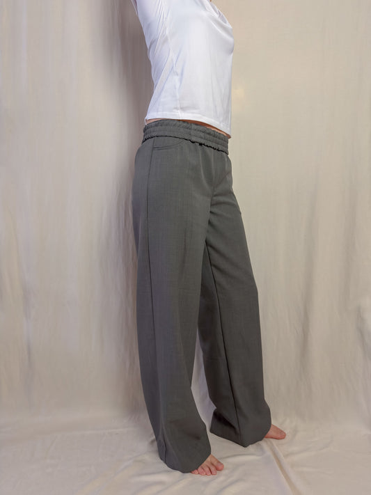 Wide leg trousers in grey