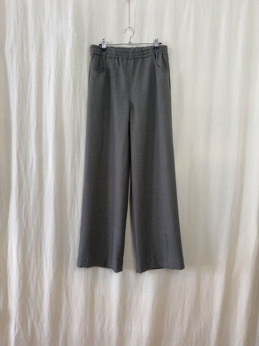 Wide leg trousers in grey