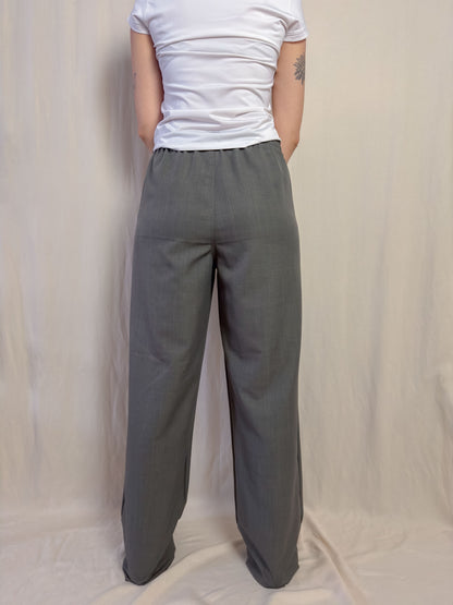 Wide leg trousers in grey
