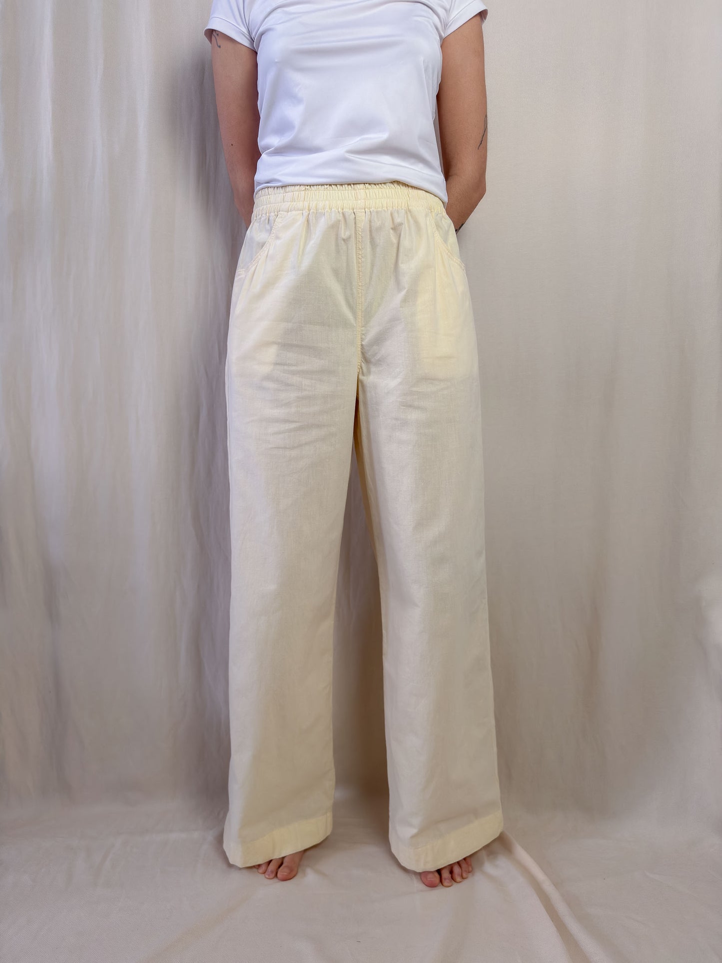 Wide leg trousers in pale yellow