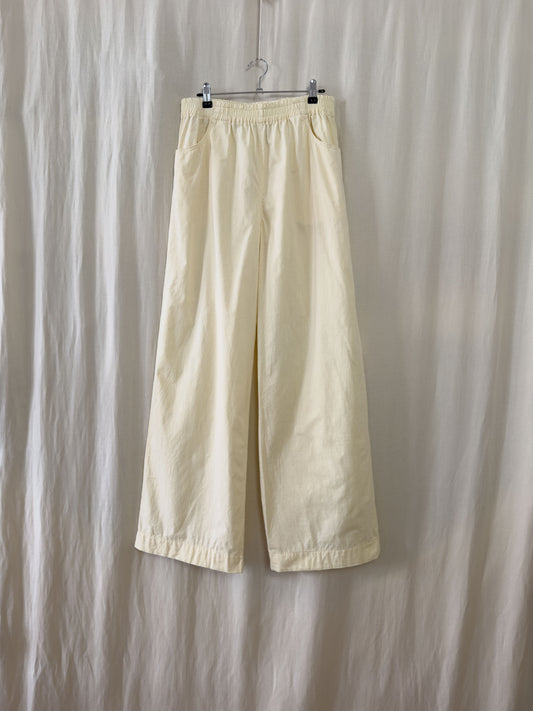 Wide leg trousers in pale yellow