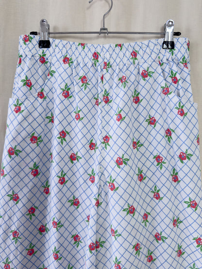 Wide leg trousers in white with red flowers