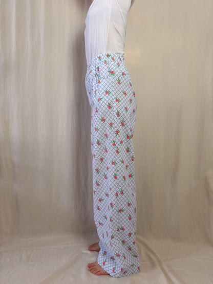 Wide leg trousers in white with red flowers