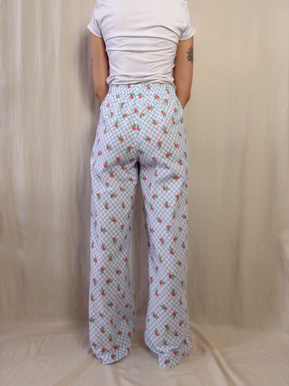 Wide leg trousers in white with red flowers