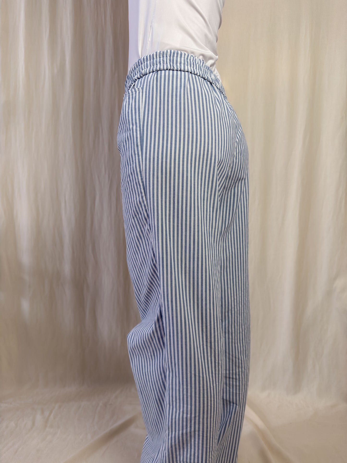 Wide leg trousers in blue strippes
