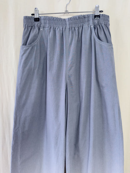 Wide leg trousers in gradient grey to white